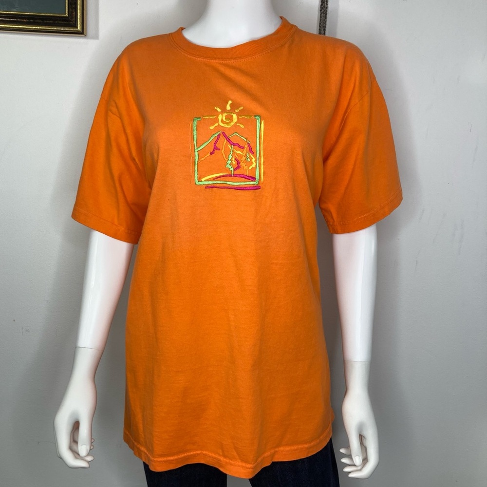 ✨ Vintage Y2K Time Square Sportswear Tee – Retro Vibes ✨ - Picture 2 of 10